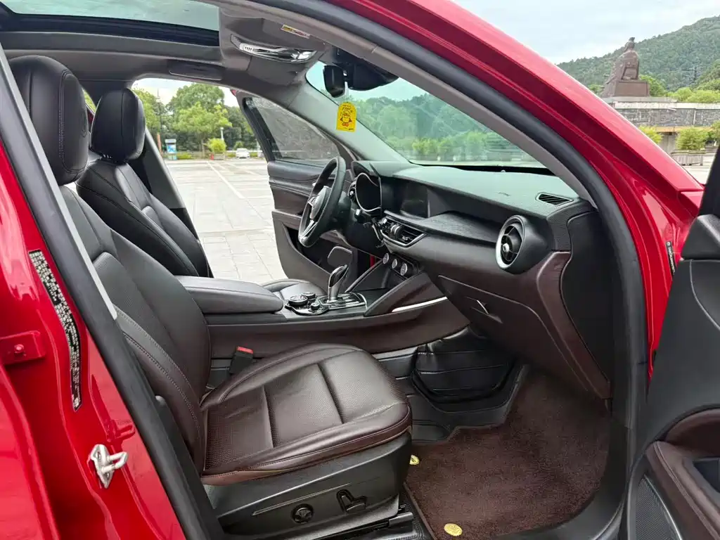 Alfa Romeo Stelvio — миниатюра 9