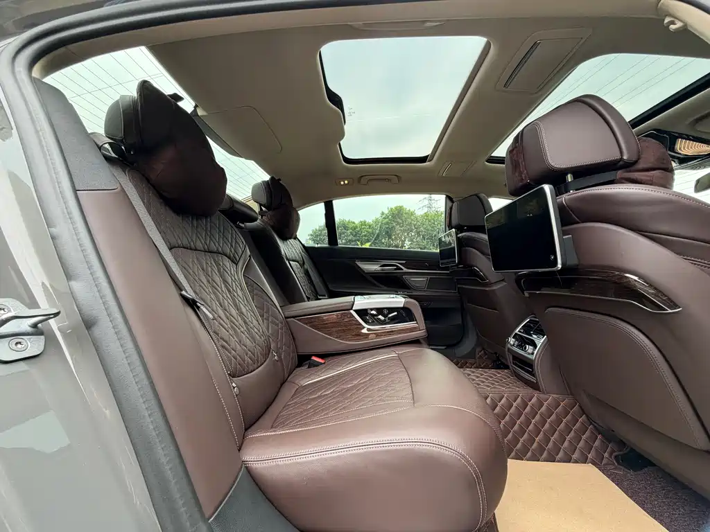 BMW 7 Series — миниатюра 15