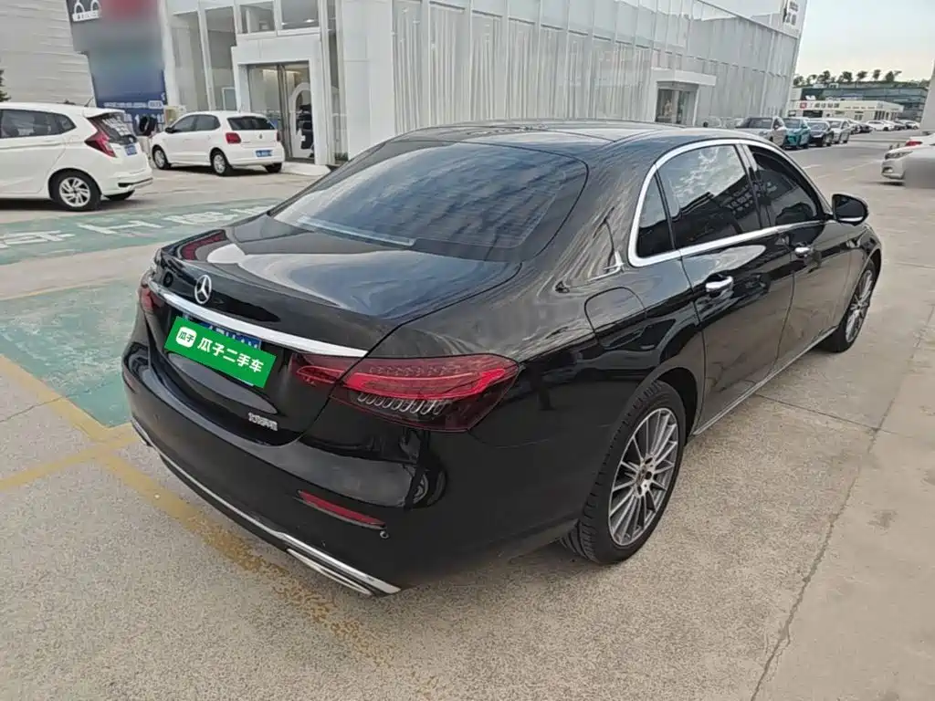 Mercedes-Benz E-Class — миниатюра 7