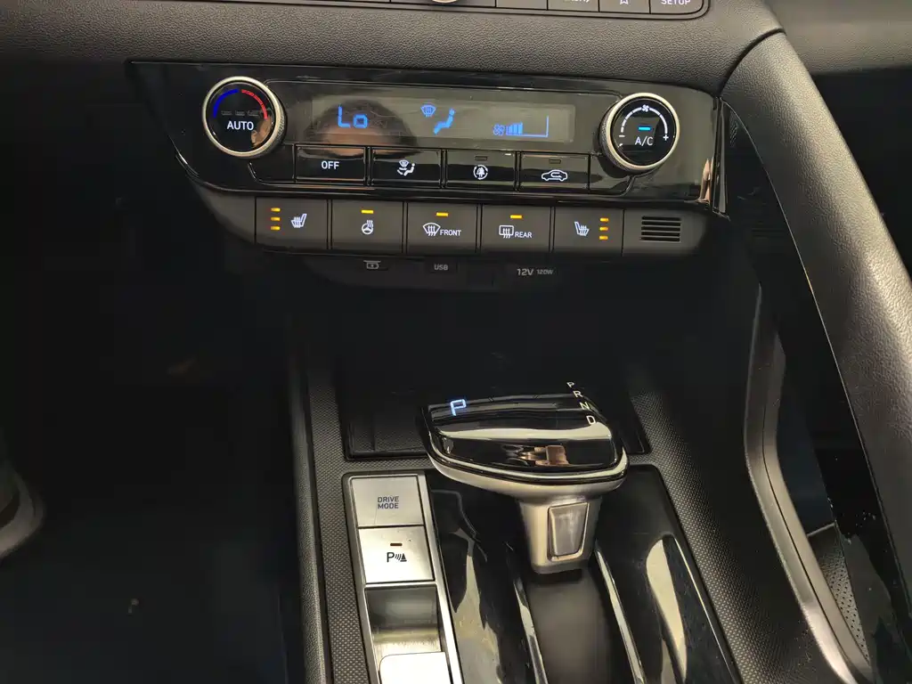 Hyundai Elantra — миниатюра 9