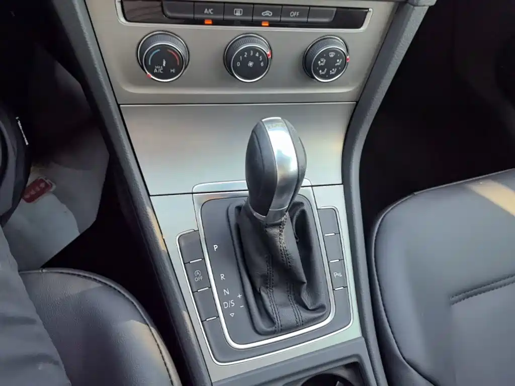Volkswagen Golf (Import) — миниатюра 14