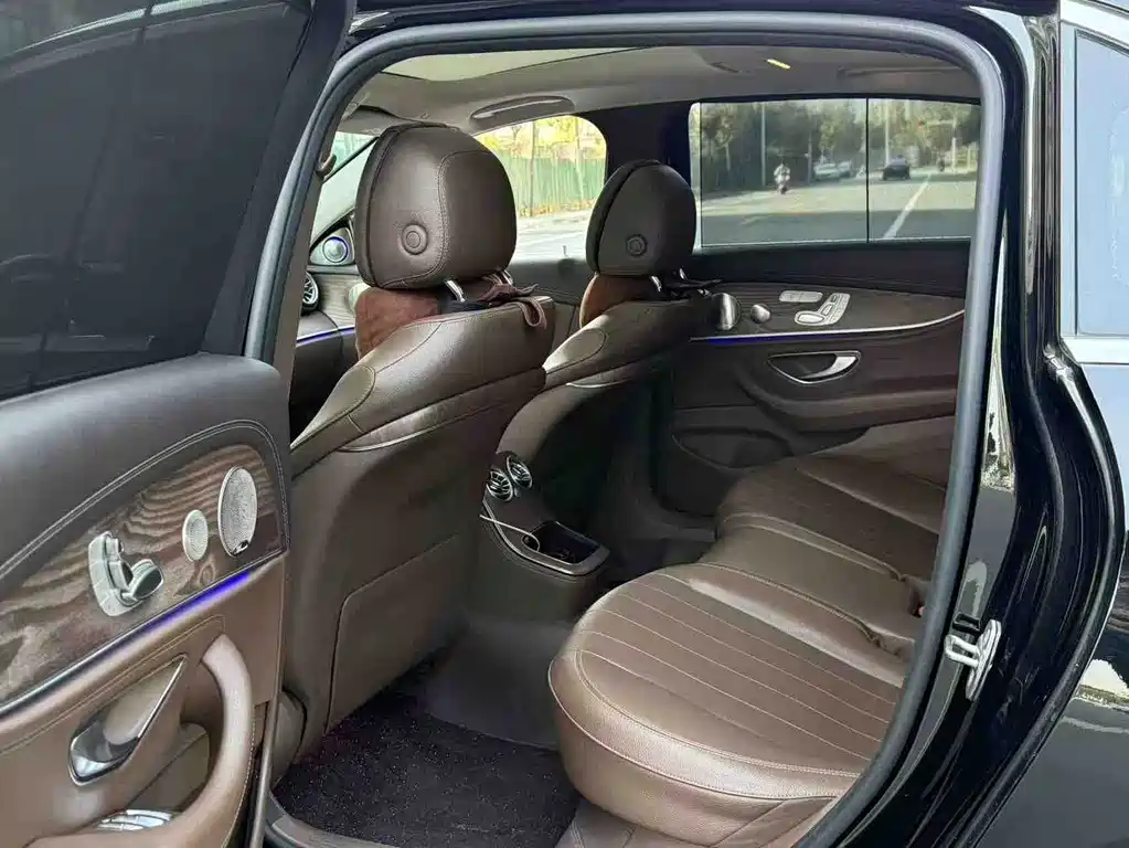 Mercedes-Benz E-Class — миниатюра 5