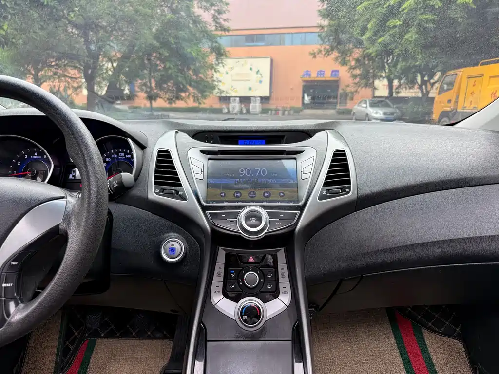 Hyundai Elantra Langdong — миниатюра 13