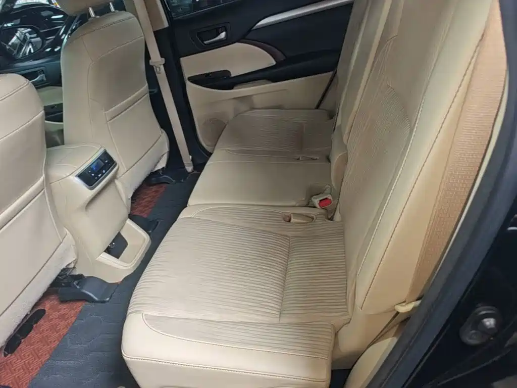 Toyota Highlander — миниатюра 17