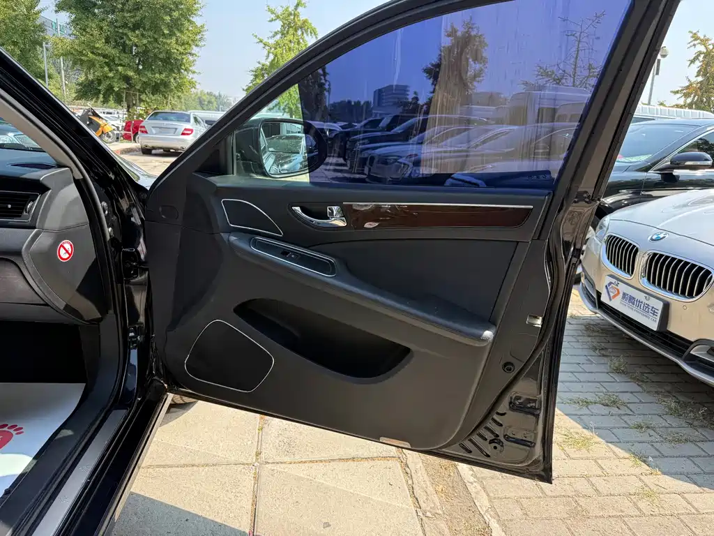 Hongqi Hongqi H7 — миниатюра 17