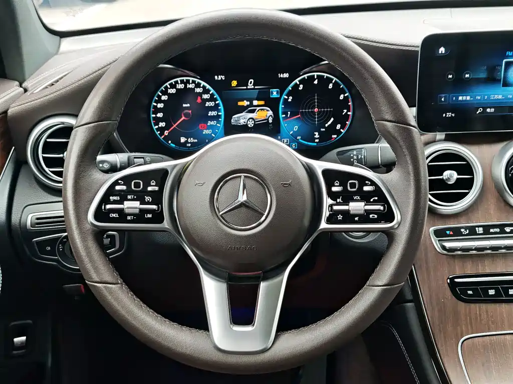 MERCEDES-BENZ GLC