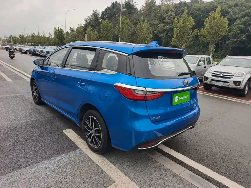 BYD MAX — миниатюра 5