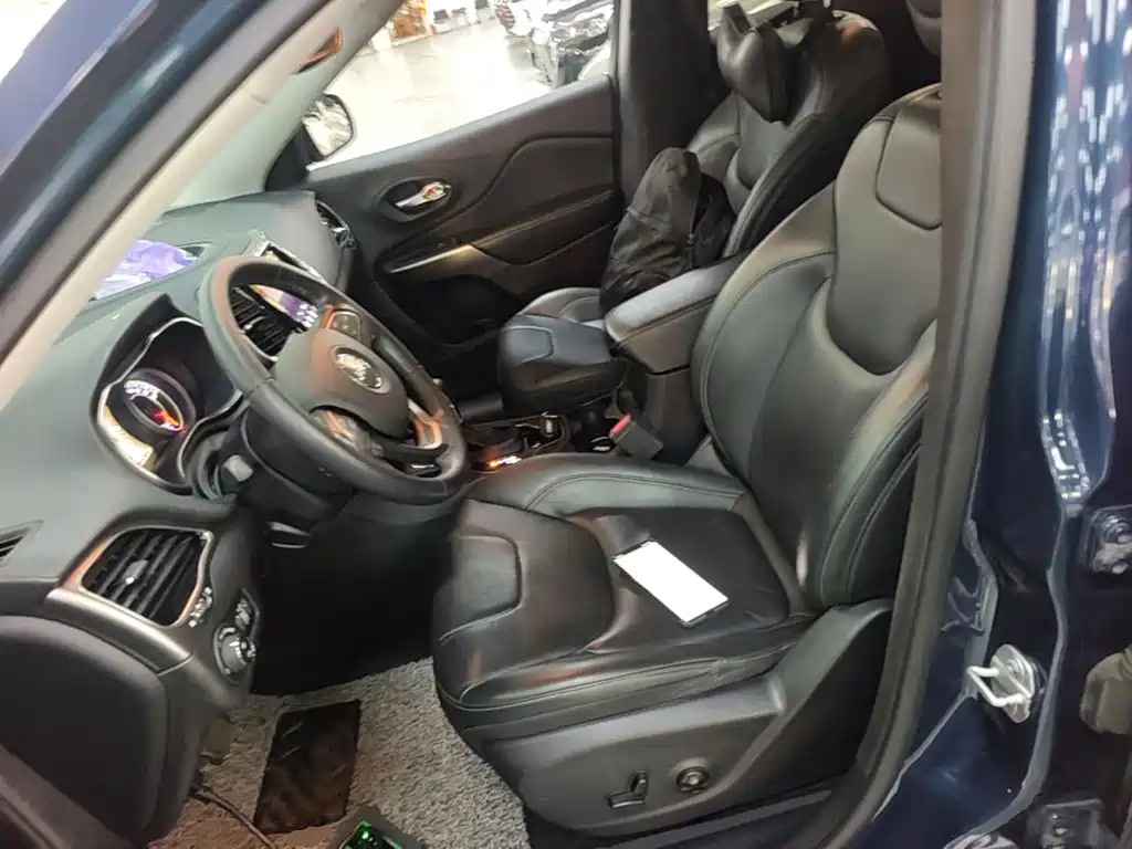Jeep Cherokee — миниатюра 15