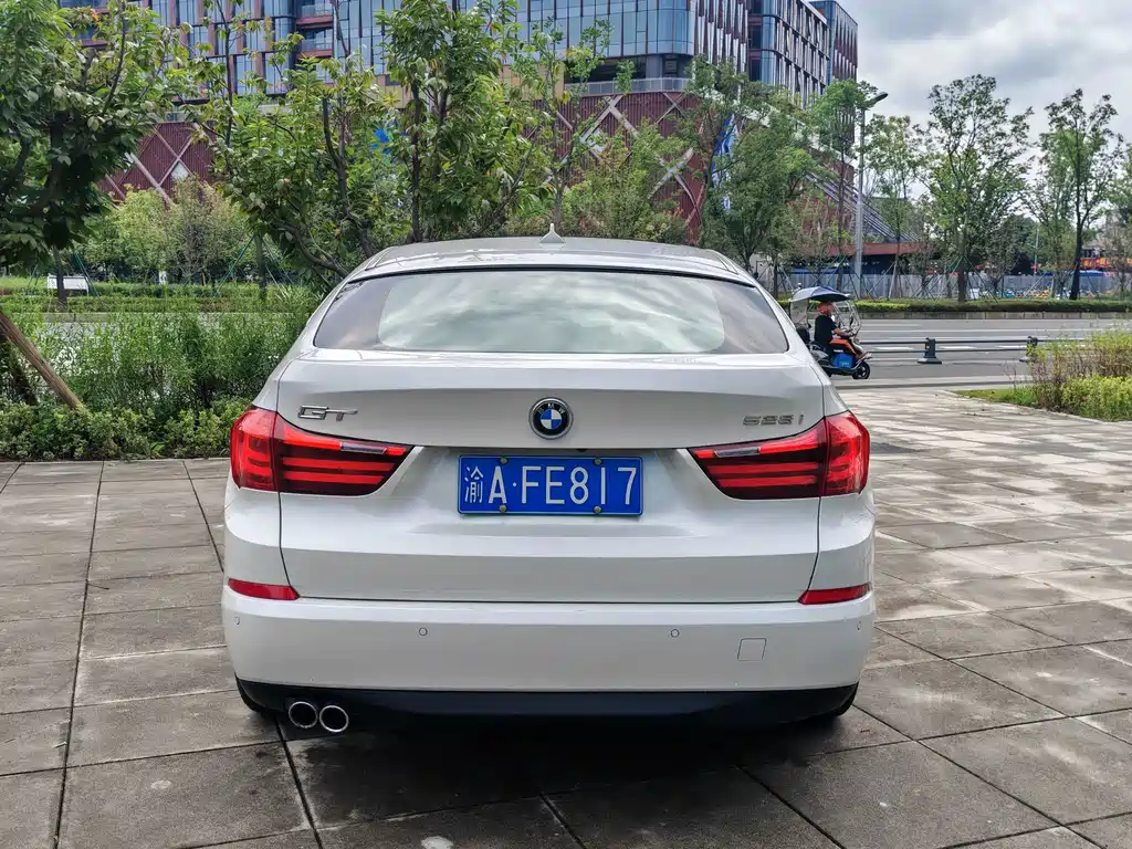 BMW 5 Series GT — миниатюра 5