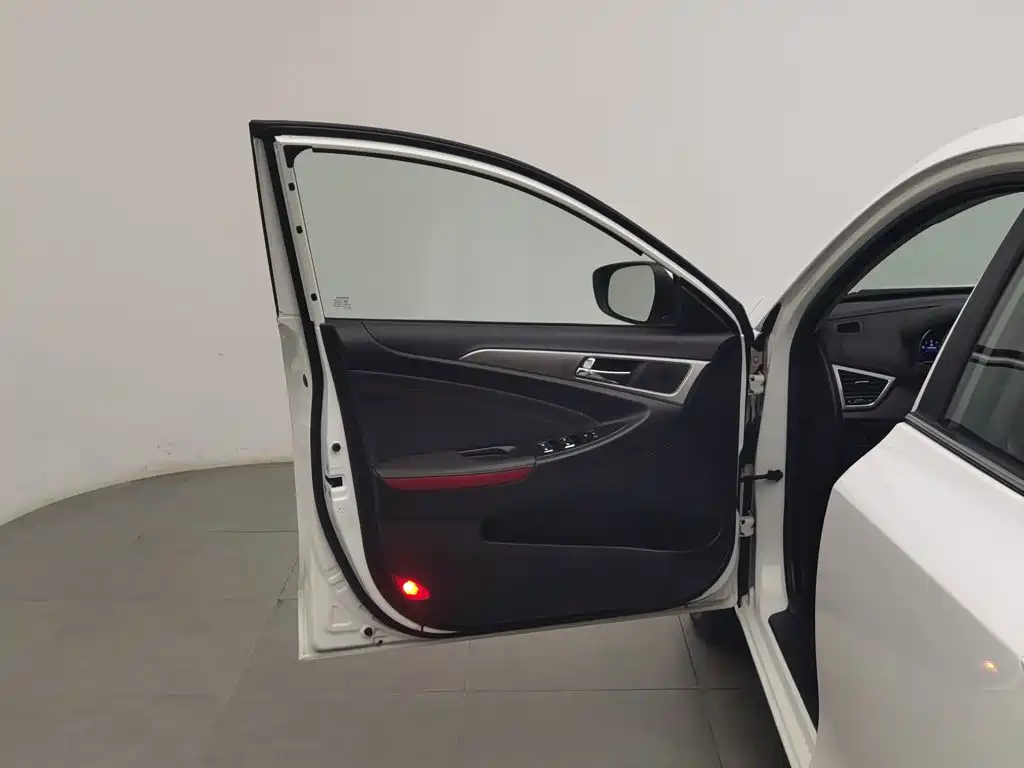 Changan Eado XT — миниатюра 8