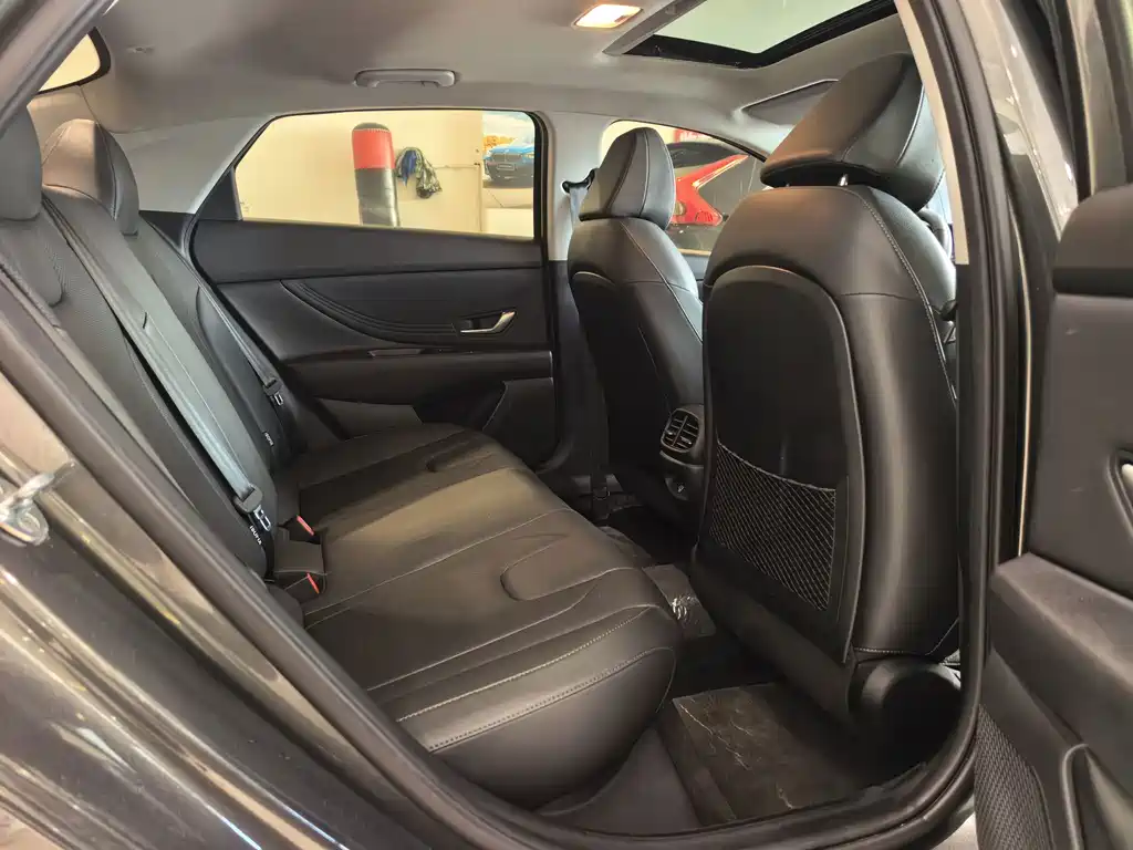 Hyundai Elantra — миниатюра 16