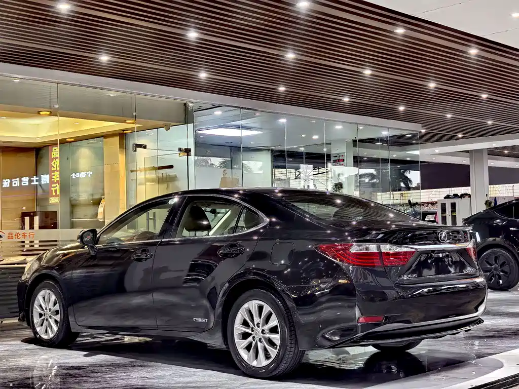 Lexus ES — миниатюра 17