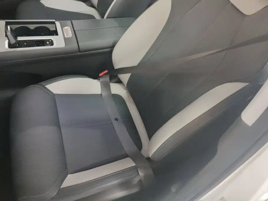 Geely Boyue L — миниатюра 9