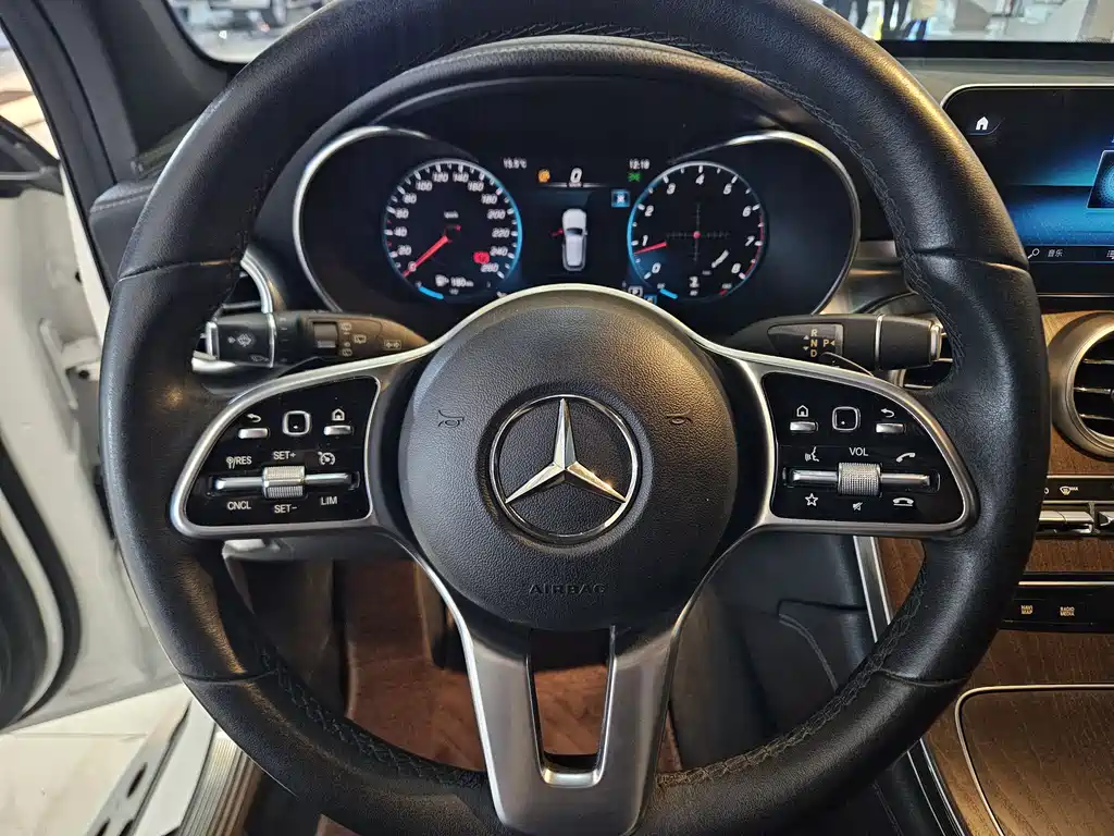 MERCEDES-BENZ GLC