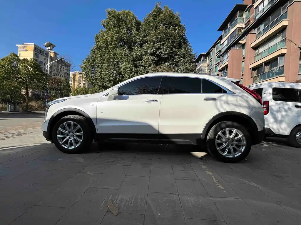CADILLAC XT4