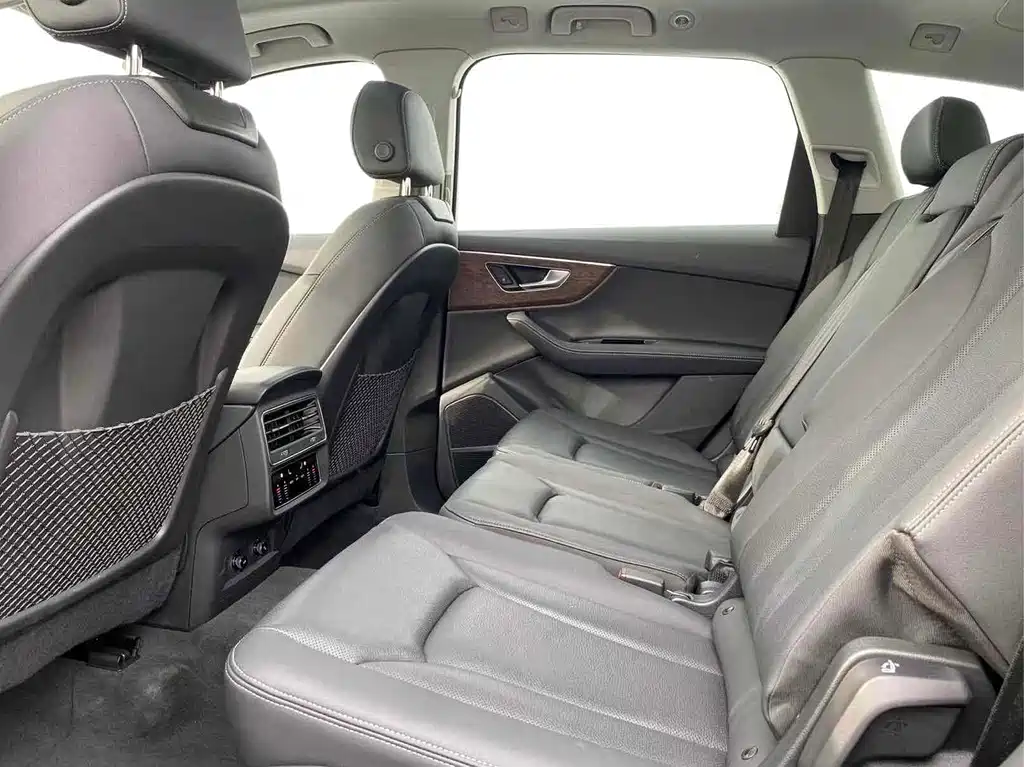 Audi Q7 2026 45 TFSI quattro S line Sport