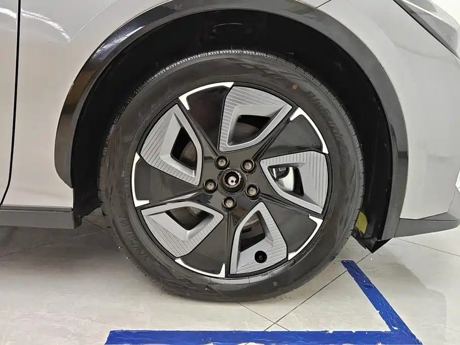 Toyota bZ3 — миниатюра 6