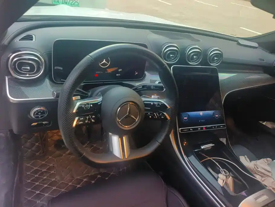 Mercedes-Benz C-Class — миниатюра 12