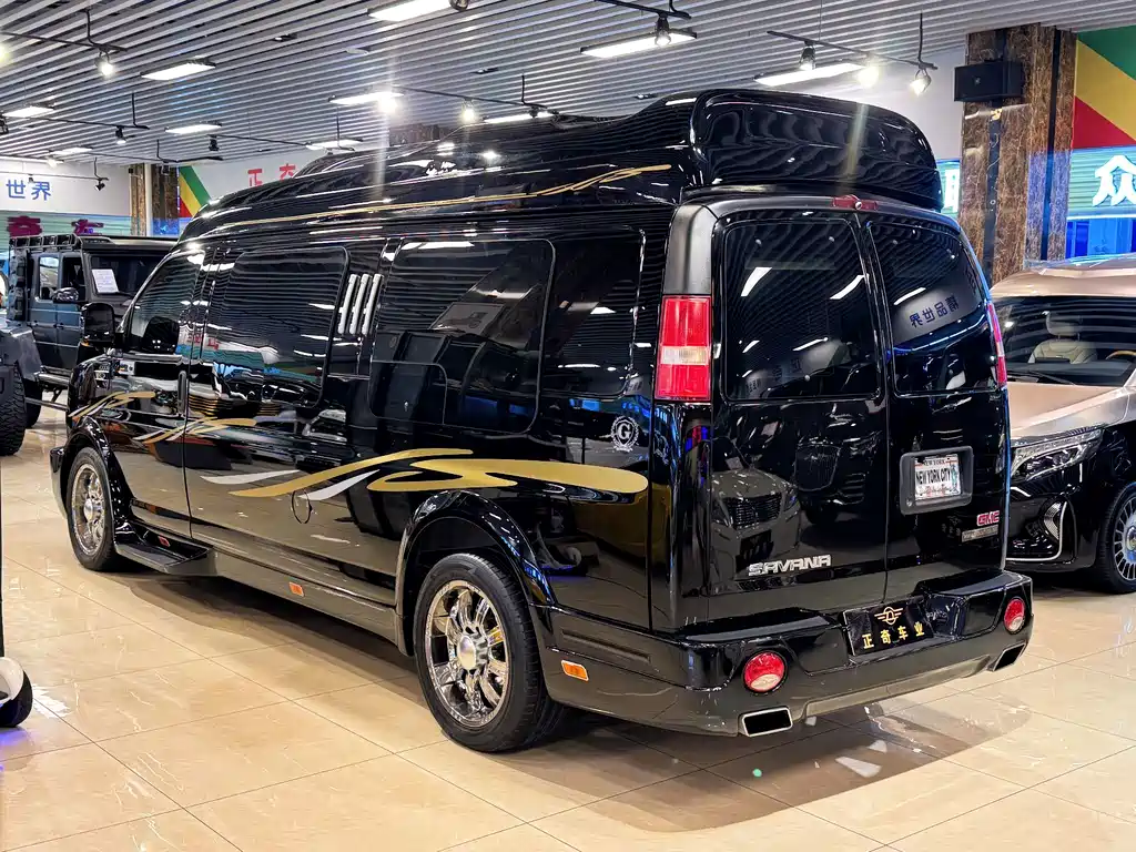 GMC Savana — миниатюра 5
