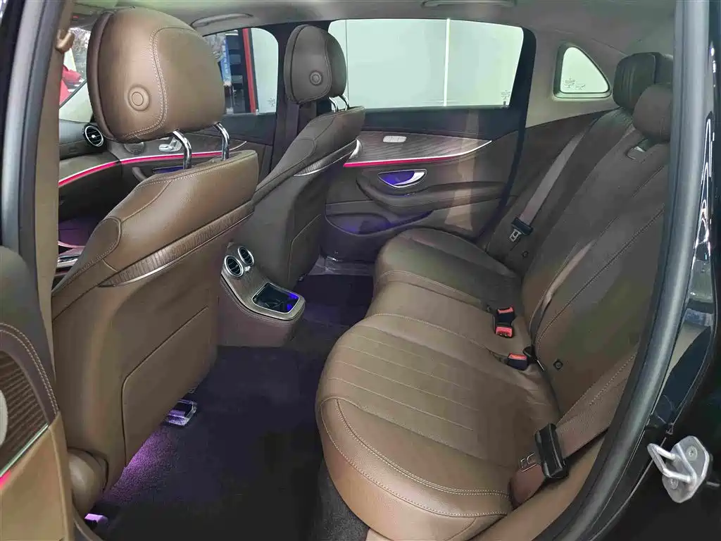 Mercedes-Benz E-Class — миниатюра 5