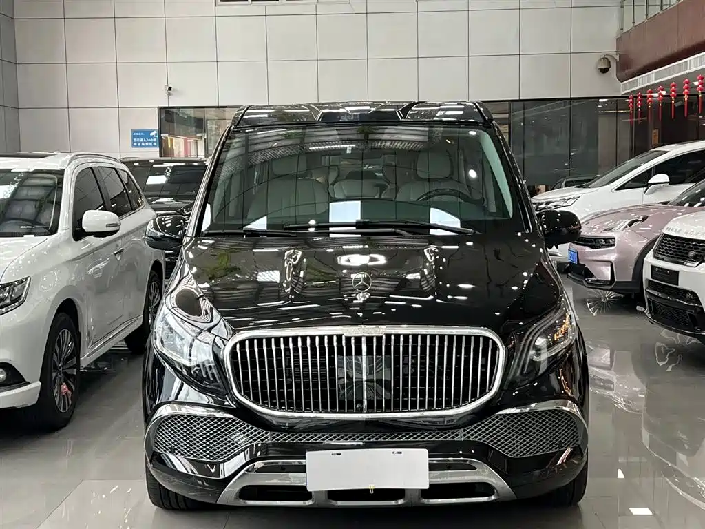 Mercedes-Benz Vito 2023 2.0T Elite 7 мест