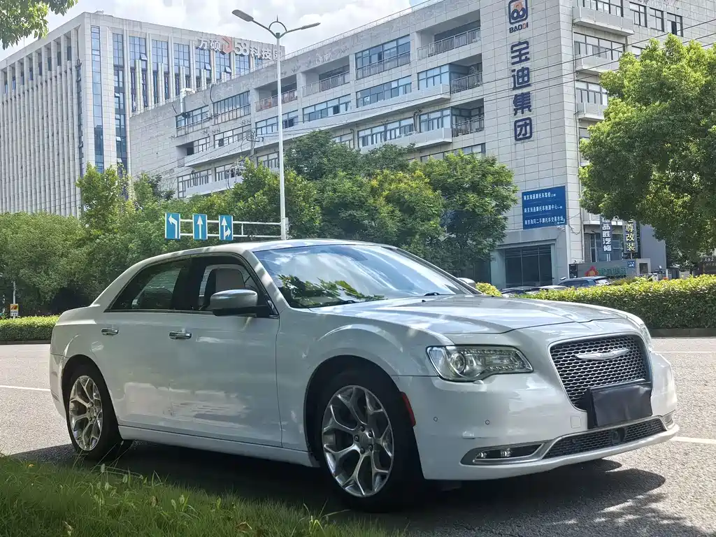 Chrysler 300C — миниатюра 3