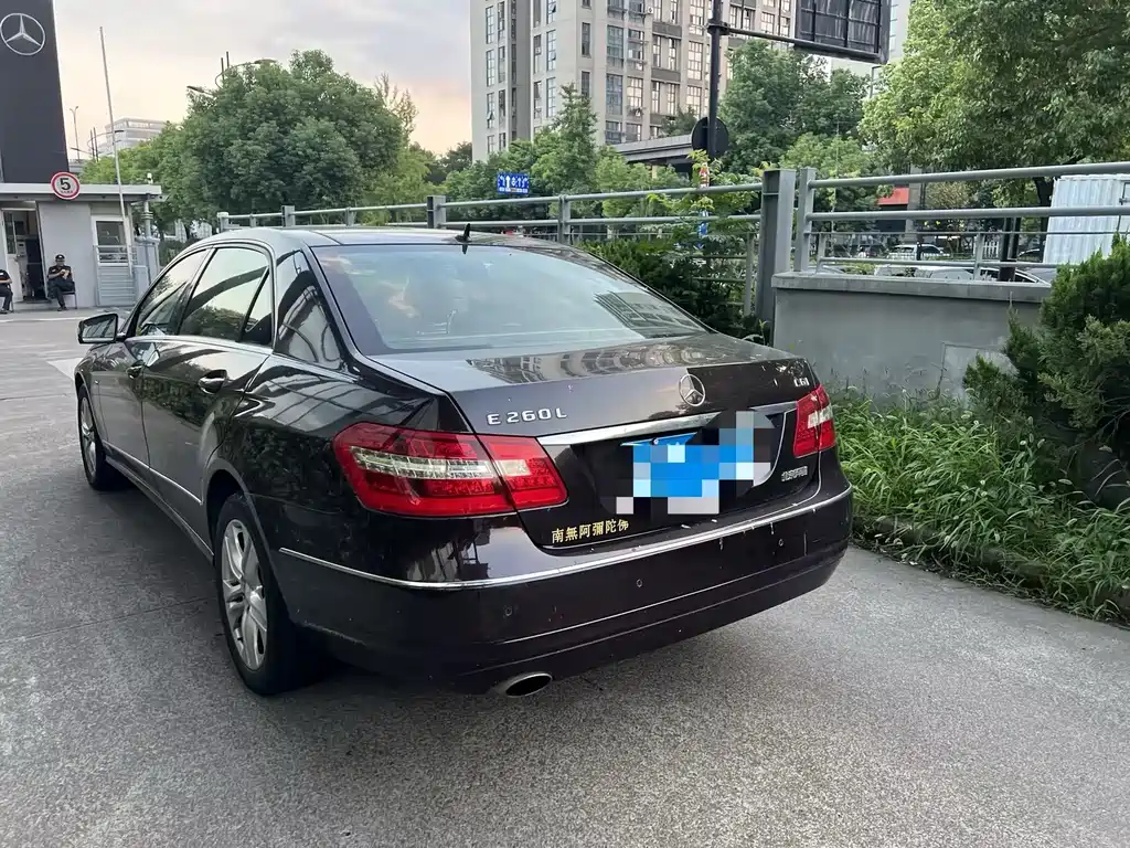 Mercedes-Benz E-Class — миниатюра 14