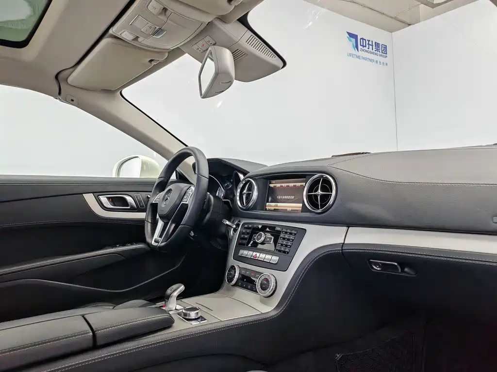 Mercedes-Benz SL-Class — миниатюра 13