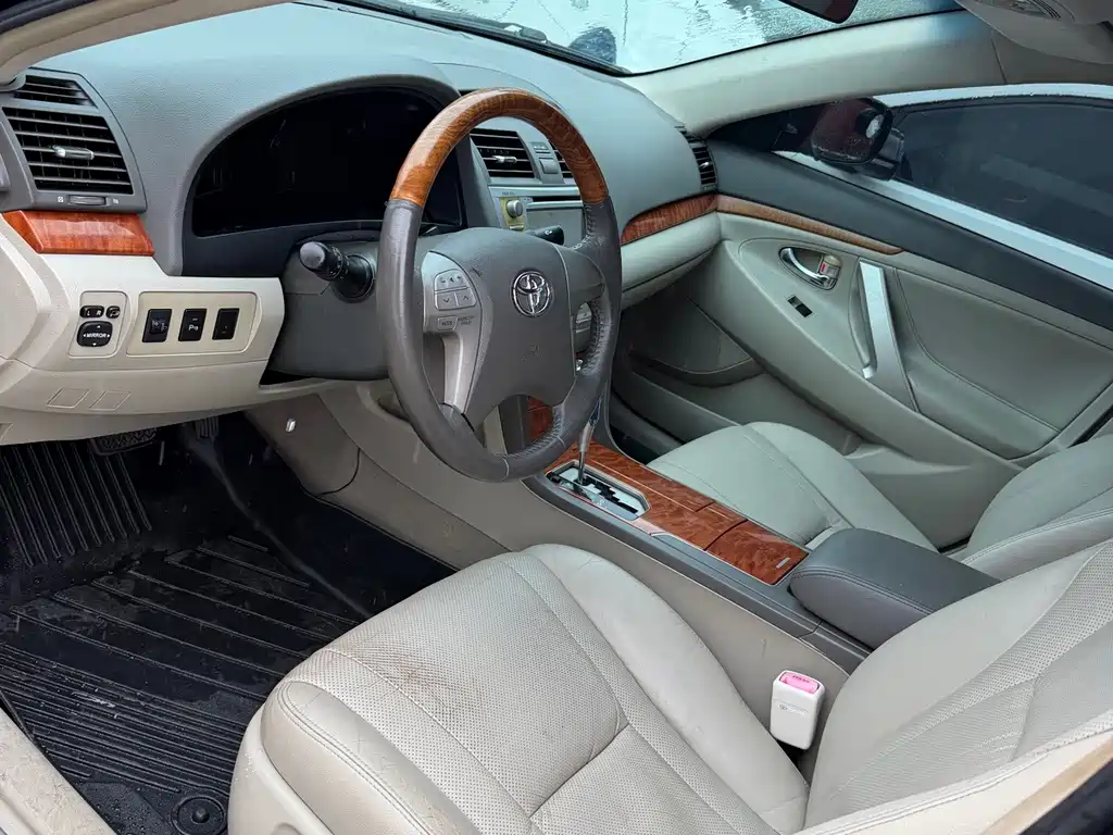 Toyota Camry — миниатюра 5