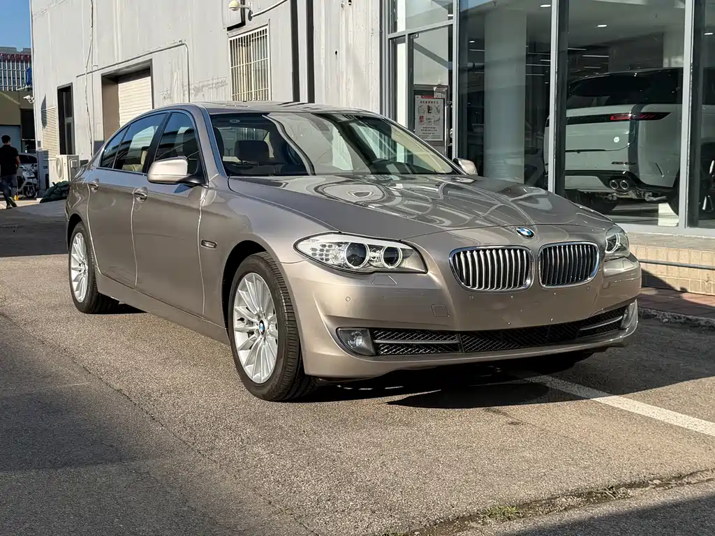 BMW 5 Series — миниатюра 2