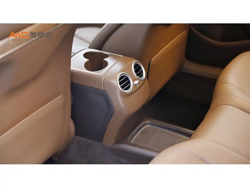 Mercedes-Benz E-Class — миниатюра 9
