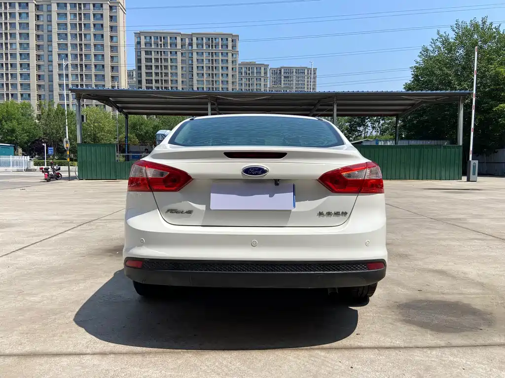 Ford Focus 2012 1.6L AT