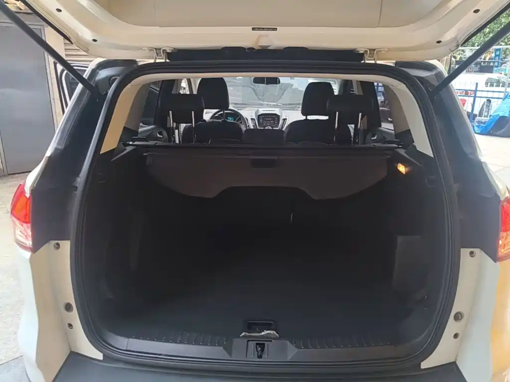 Ford Kuga — миниатюра 19