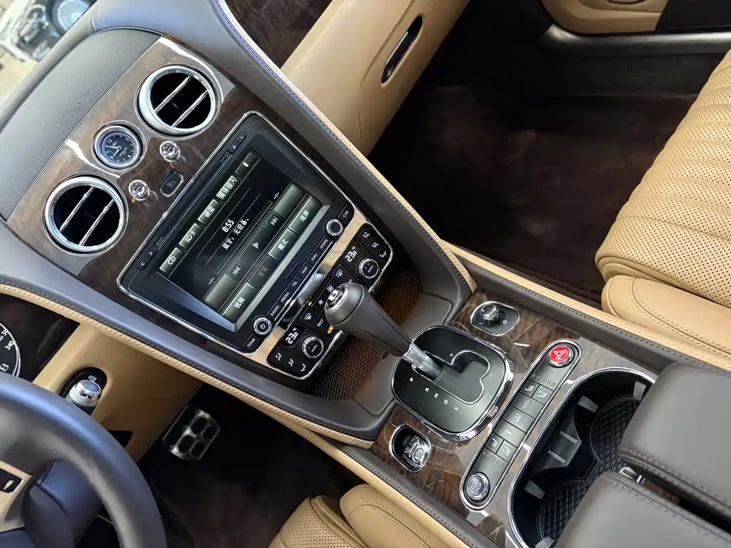 Bentley Flying Spur — миниатюра 17
