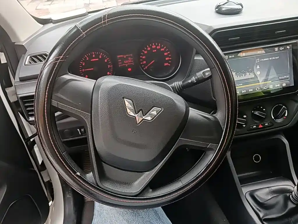 Wuling Hongguang — миниатюра 11