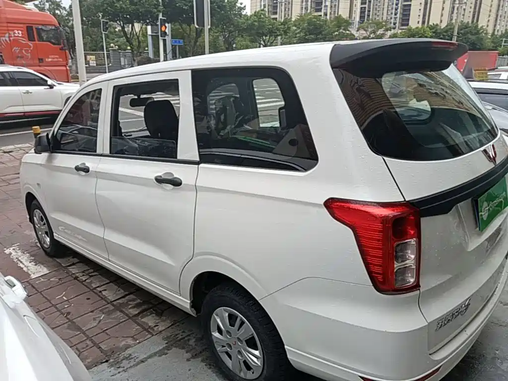 Wuling Hongguang — миниатюра 5