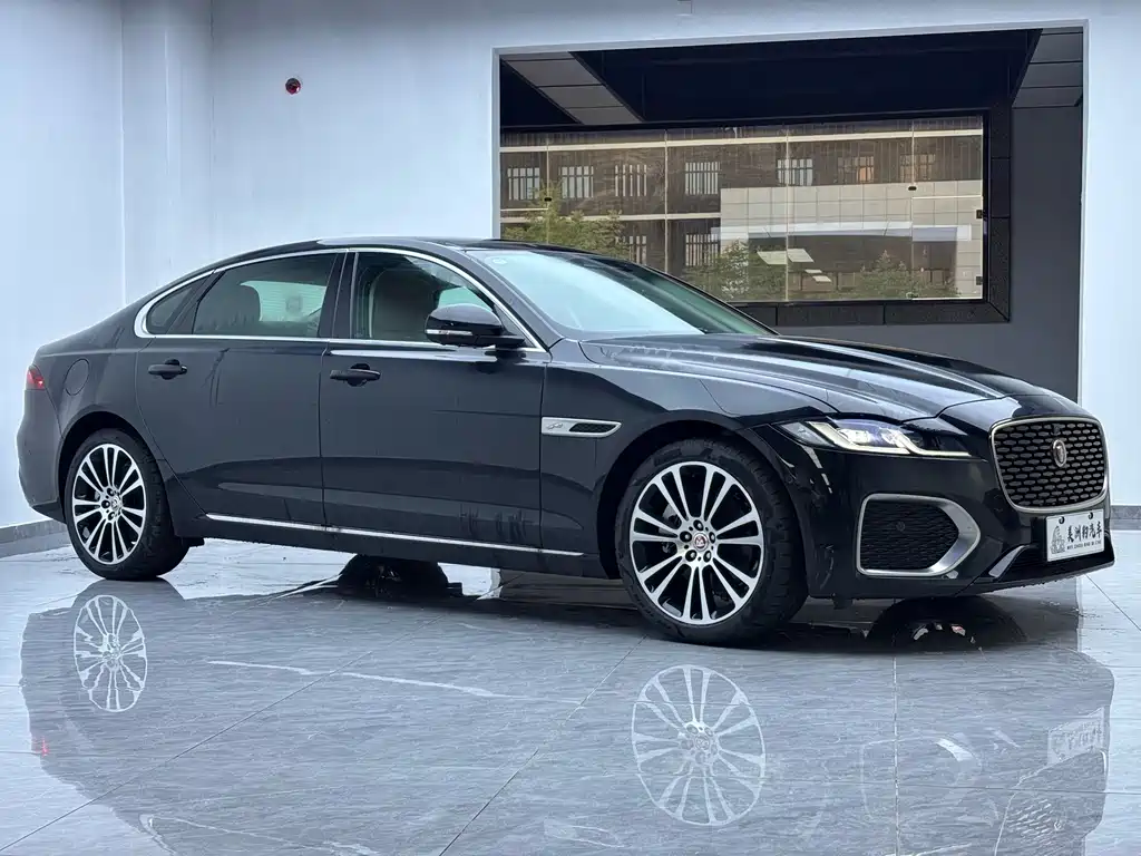 Jaguar XFL — миниатюра 3