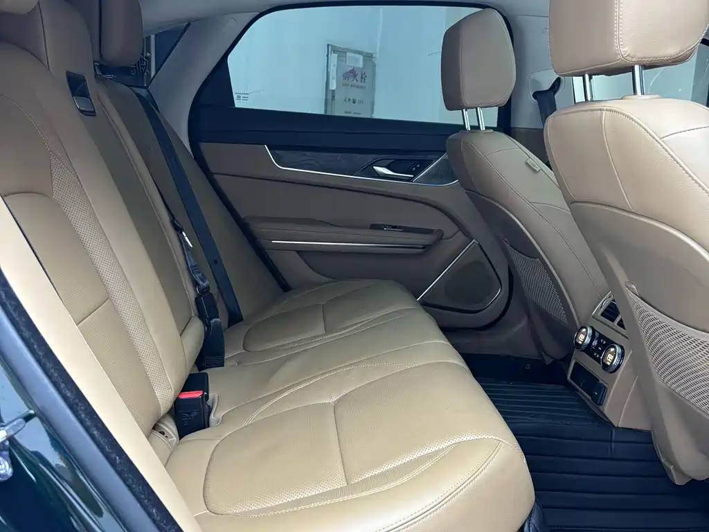 Jaguar XFL — миниатюра 7