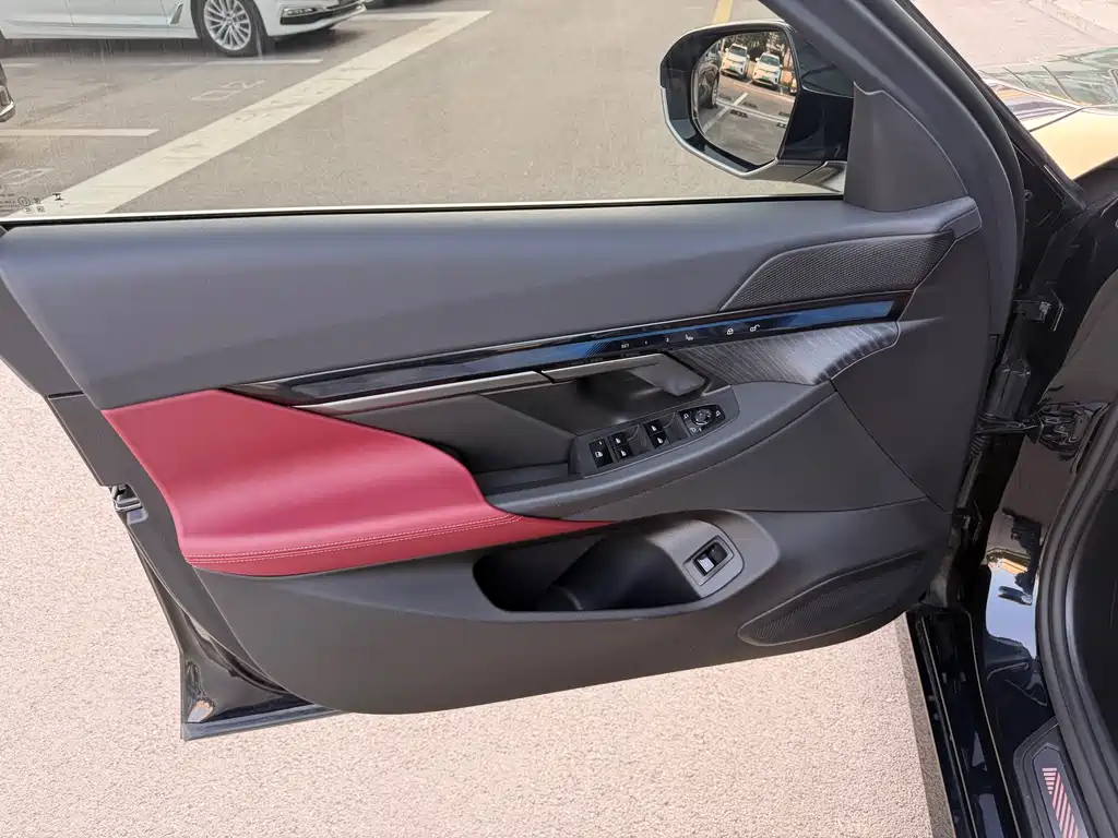 BMW i5 2024 eDrive 35L Luxury