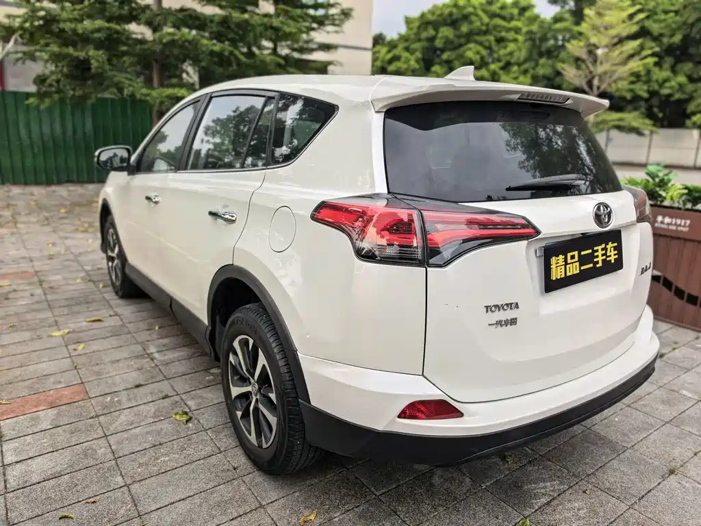 Toyota RAV4 — миниатюра 11