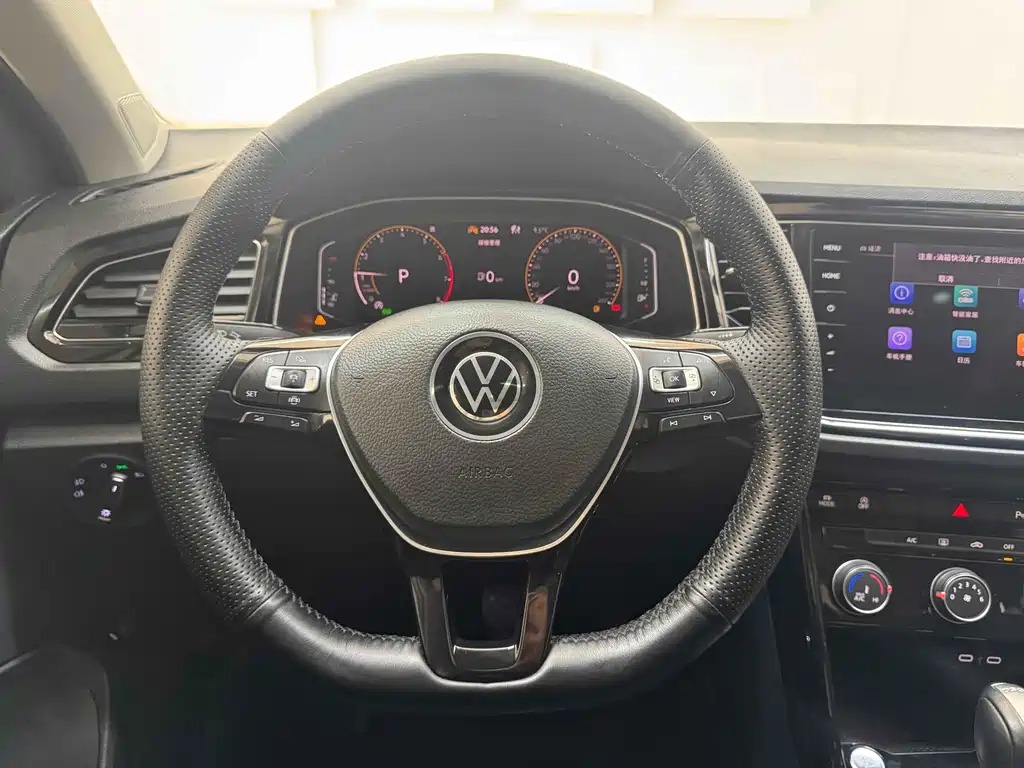 Volkswagen T-Roc — миниатюра 14