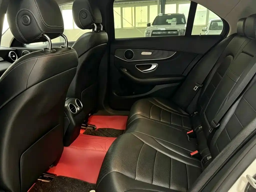 Mercedes-Benz C-Class — миниатюра 6