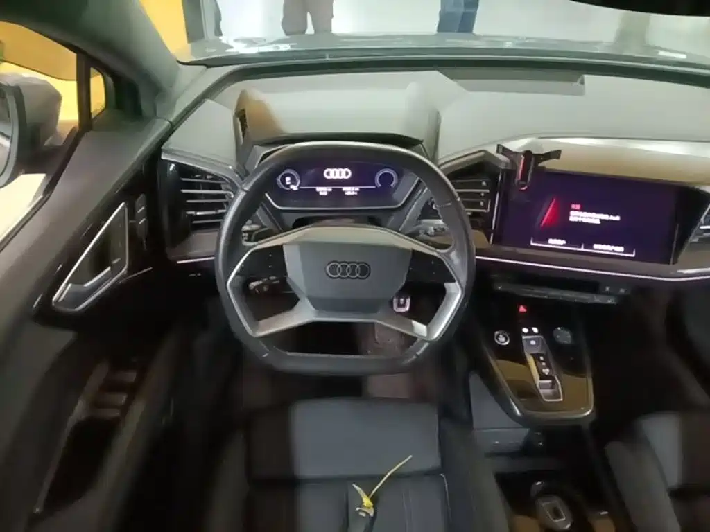 Audi Q4 e-tron — миниатюра 11