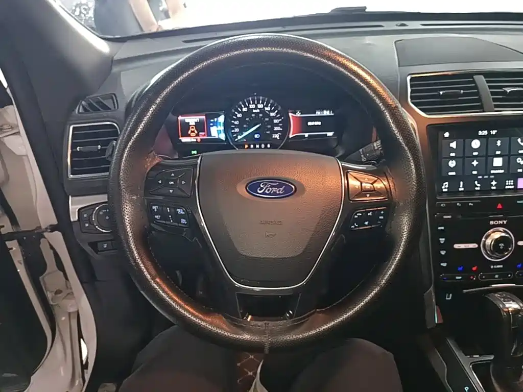 Ford Explorer (Import) — миниатюра 11