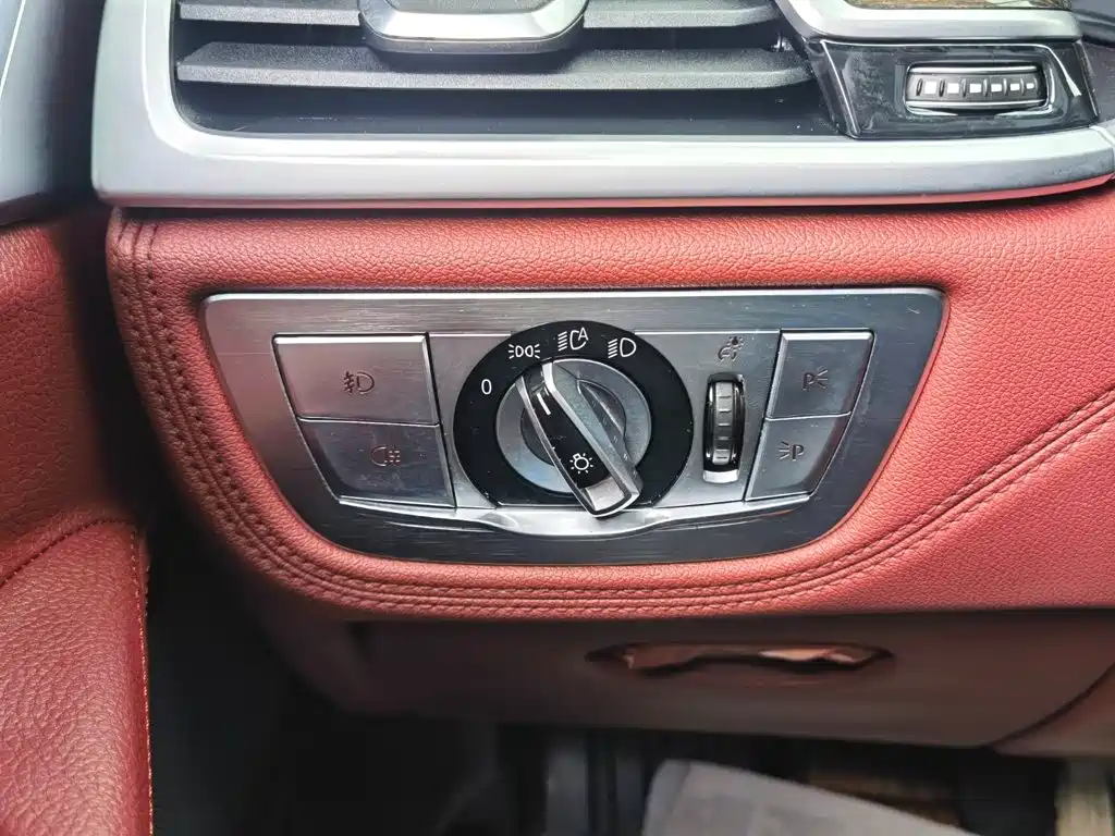 BMW 7 Series — миниатюра 29