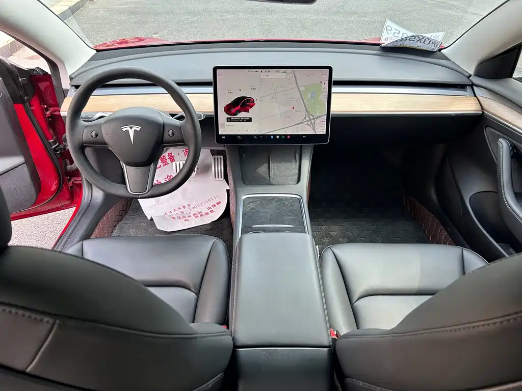 Tesla Model 3 — миниатюра 7