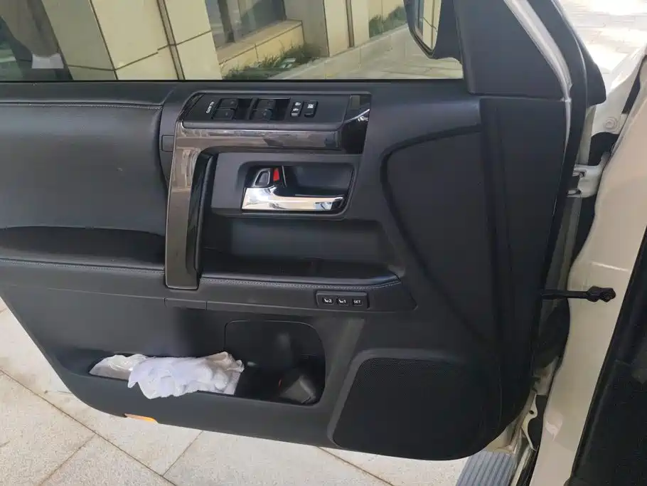 Toyota 4Runner — миниатюра 7