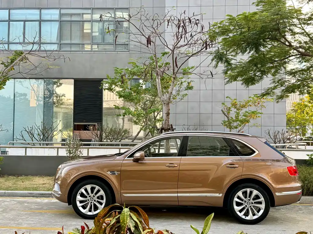 Bentley Bentayga — миниатюра 17