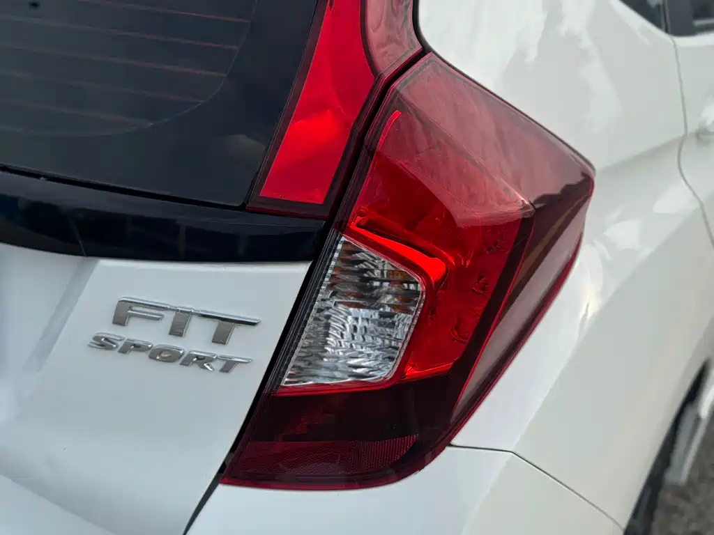 Honda Fit — миниатюра 11