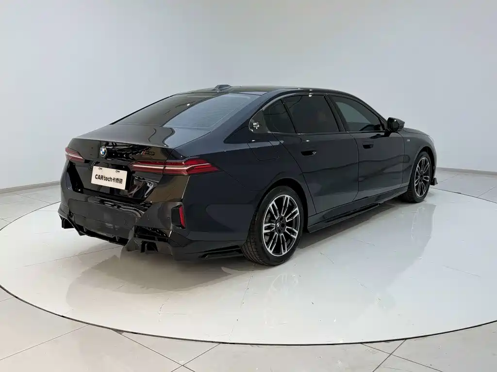 BMW 5 Series — миниатюра 21